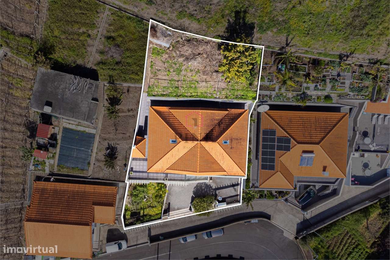 Calheta | Moradia T3 com Vista Mar e Terreno Extra-46