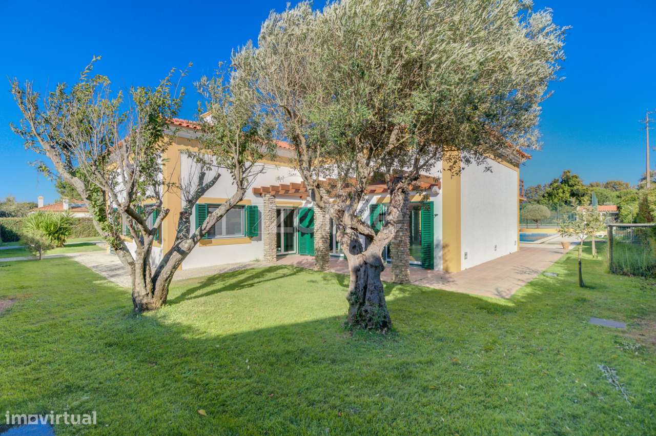 Moradia T4 Independente com Piscina e Court Ténis em Santo Estevão - Grande imagem: 5/45
