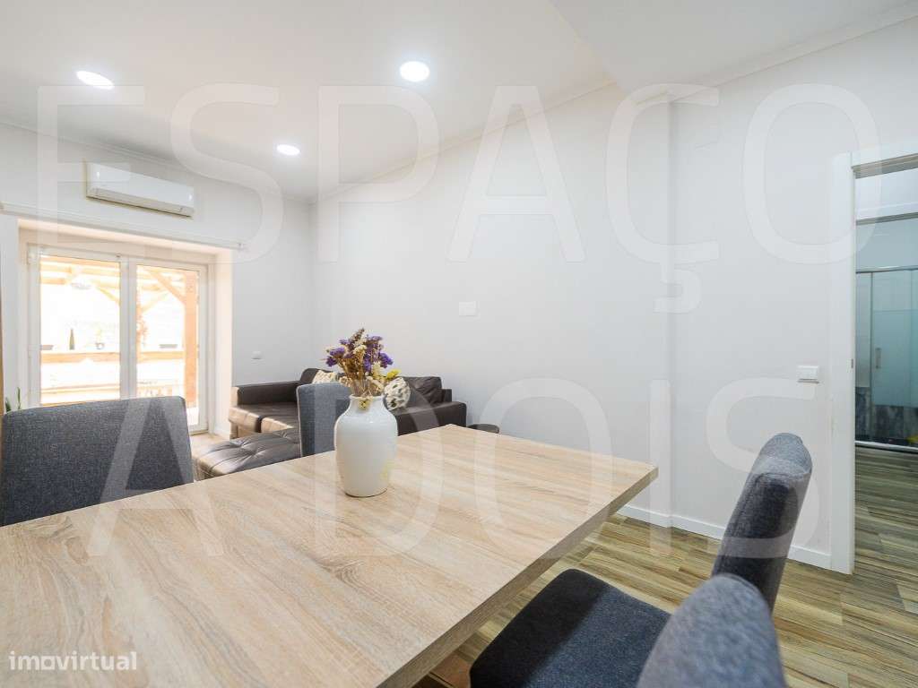 Amadora Centro | T3 Remodelado com 2 Suites e um Fantástico Logrado...-19