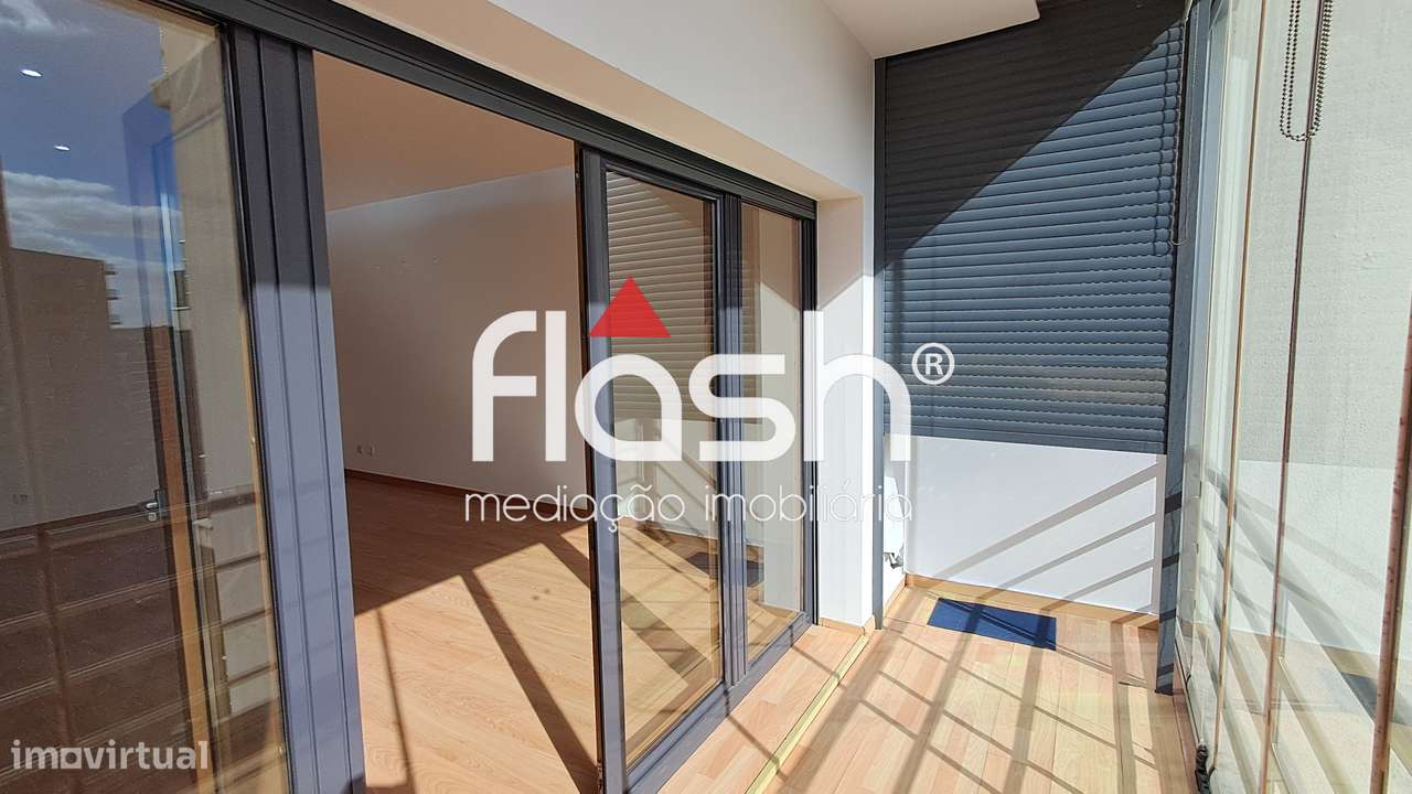 Apartamento T3 com 4 parqueamentos em Odivelas-8