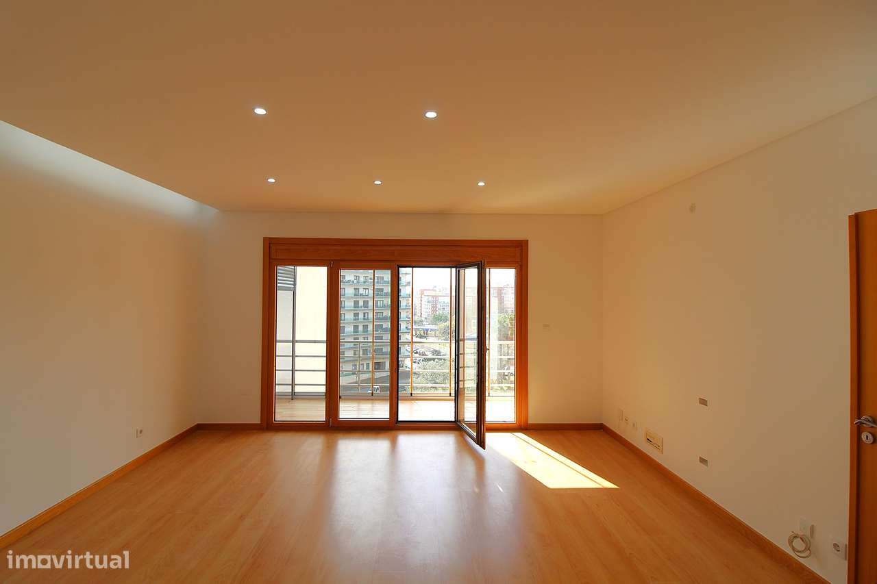 COLINAS DO CRUZEIRO -  T3 com 150 m² e 4 lugares de garagem! - Grande imagem: 2/28