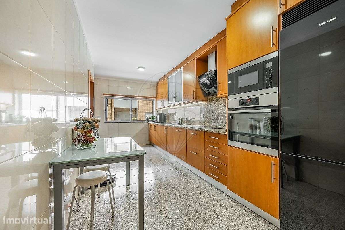 Apartamento T2 com suite e garagem fechada, em Nogueira, Braga! - Grande imagem: 4/26