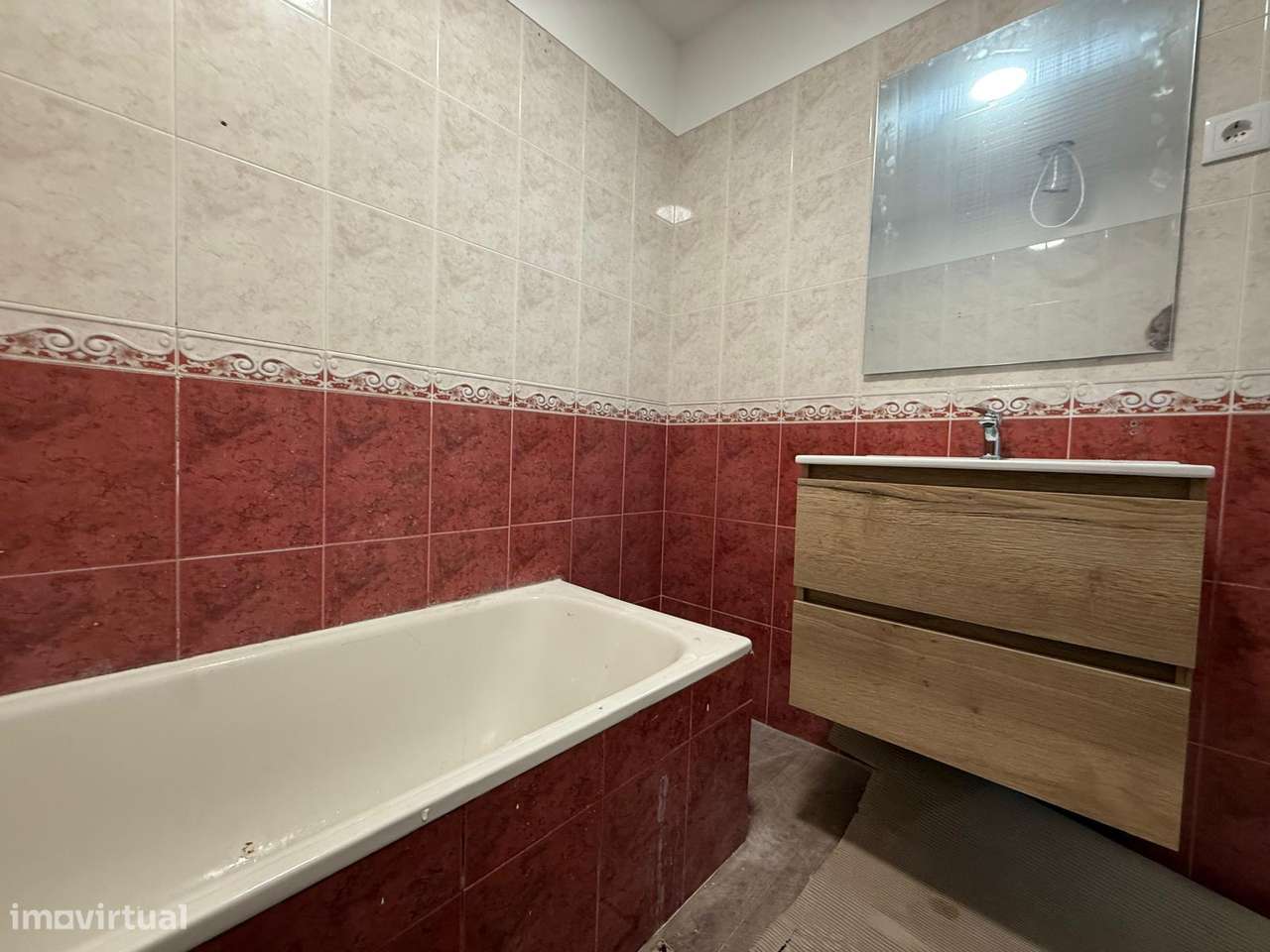 Apartamento T4 transformado em T3 no Laranjeiro em Almada-21