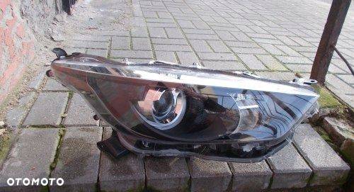 TOYOTA YARIS IV 4 LAMPA PRZEDNIA PRAWA SOCZEWKA EUROPA - 1