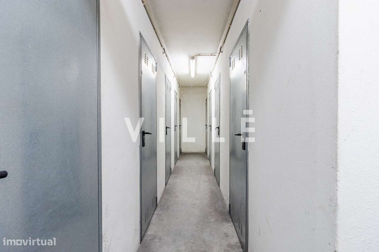 Apartamento T2 com Garagem Fechada e Arrumo no Glicinias-36