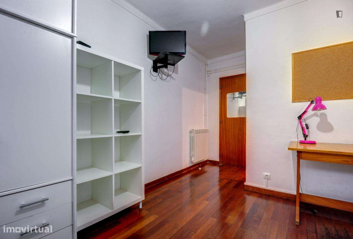 Quarto - localizado em Montes Claros Coimbra - Grande imagem: 2/6