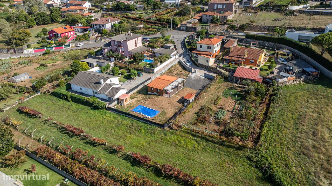 Moradia individual T2 térrea com piscina-32