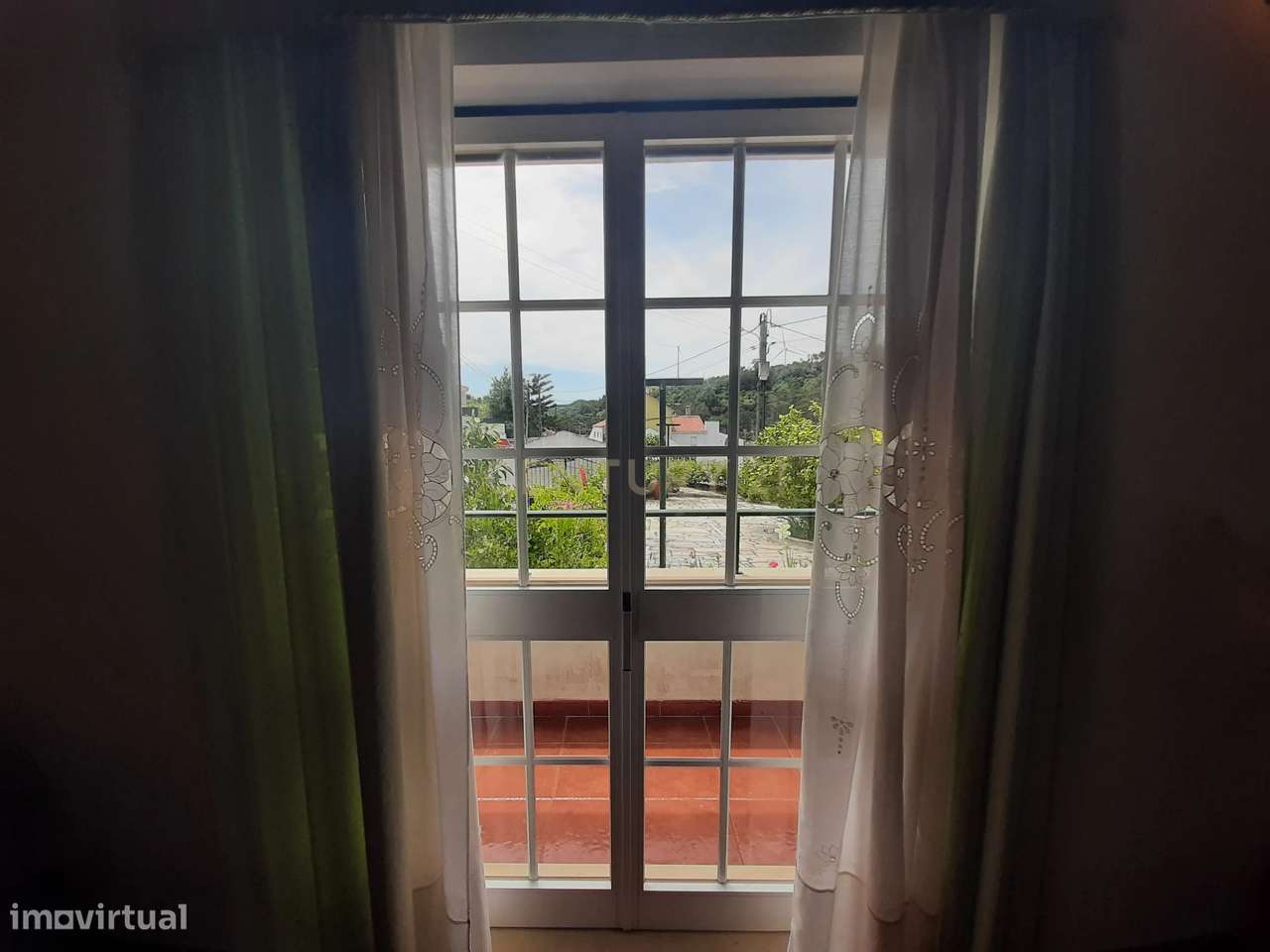 Espetacular Moradia T3 em Lousa com Garagem e Varandas-10