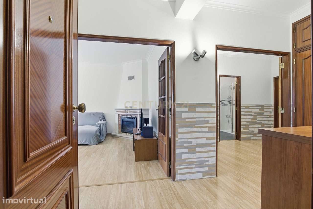 Apartamento T3 à Venda em Casal de Cambra – Excelente Estado de Conser-12