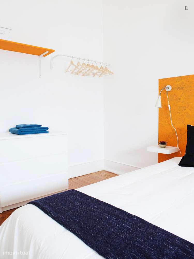 Quarto - localizado em São Sebastião Lisbon - Grande imagem: 3/10