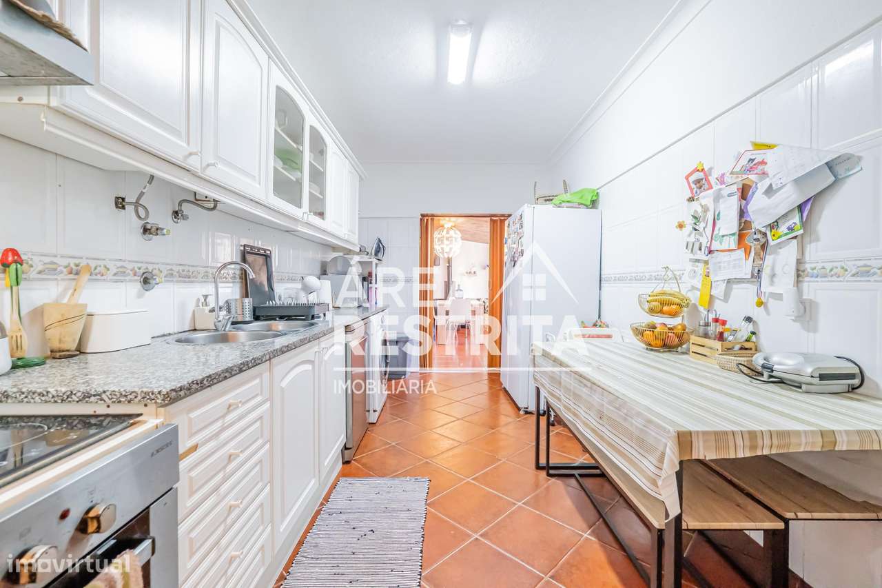 Andar de moradia em RC na Quinta do Conde - Grande imagem: 5/25