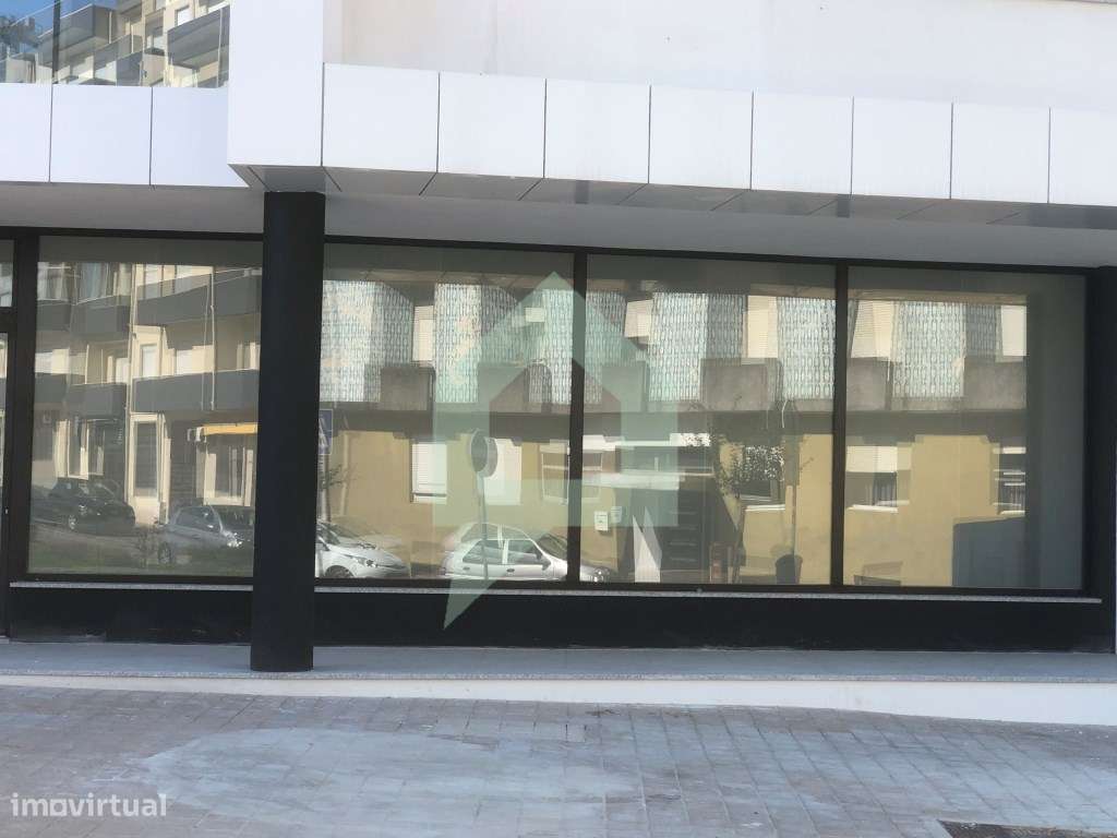 Loja comercial próximo da estação em Barcelos - Grande imagem: 4/8