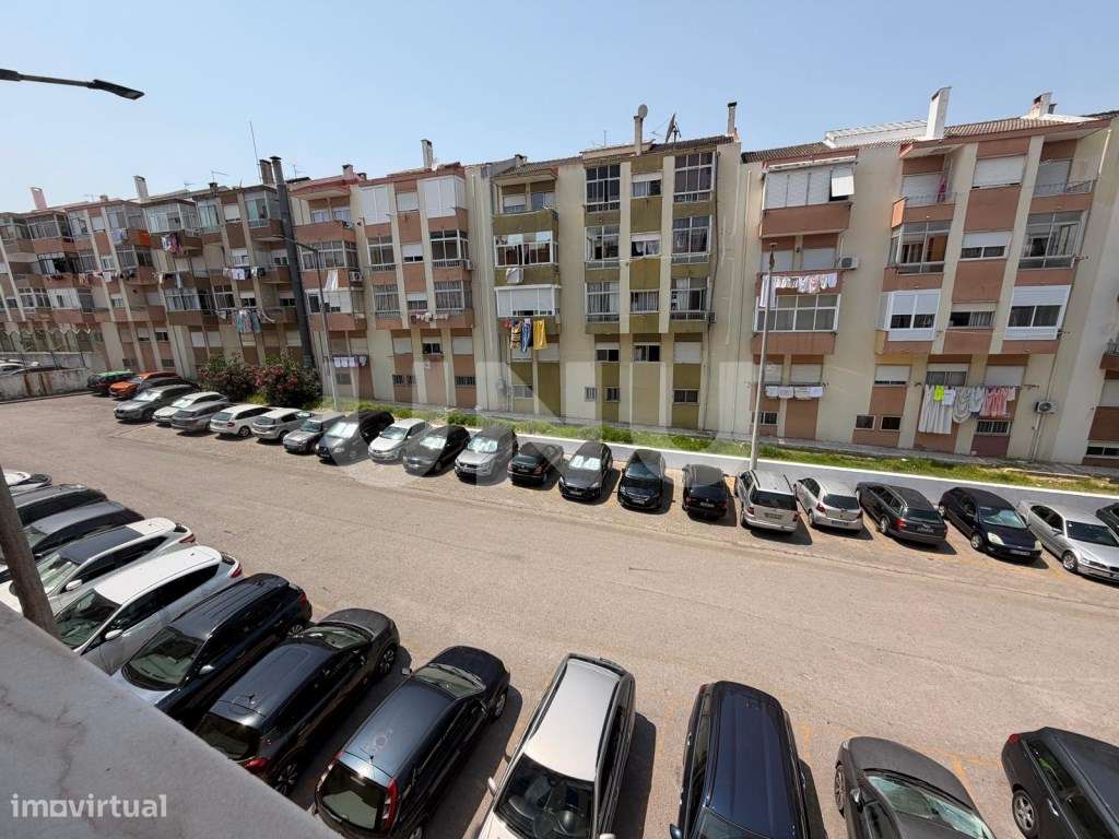Apartamento T3 com Arrecadação e 2 WC- Torre da Marinha-14