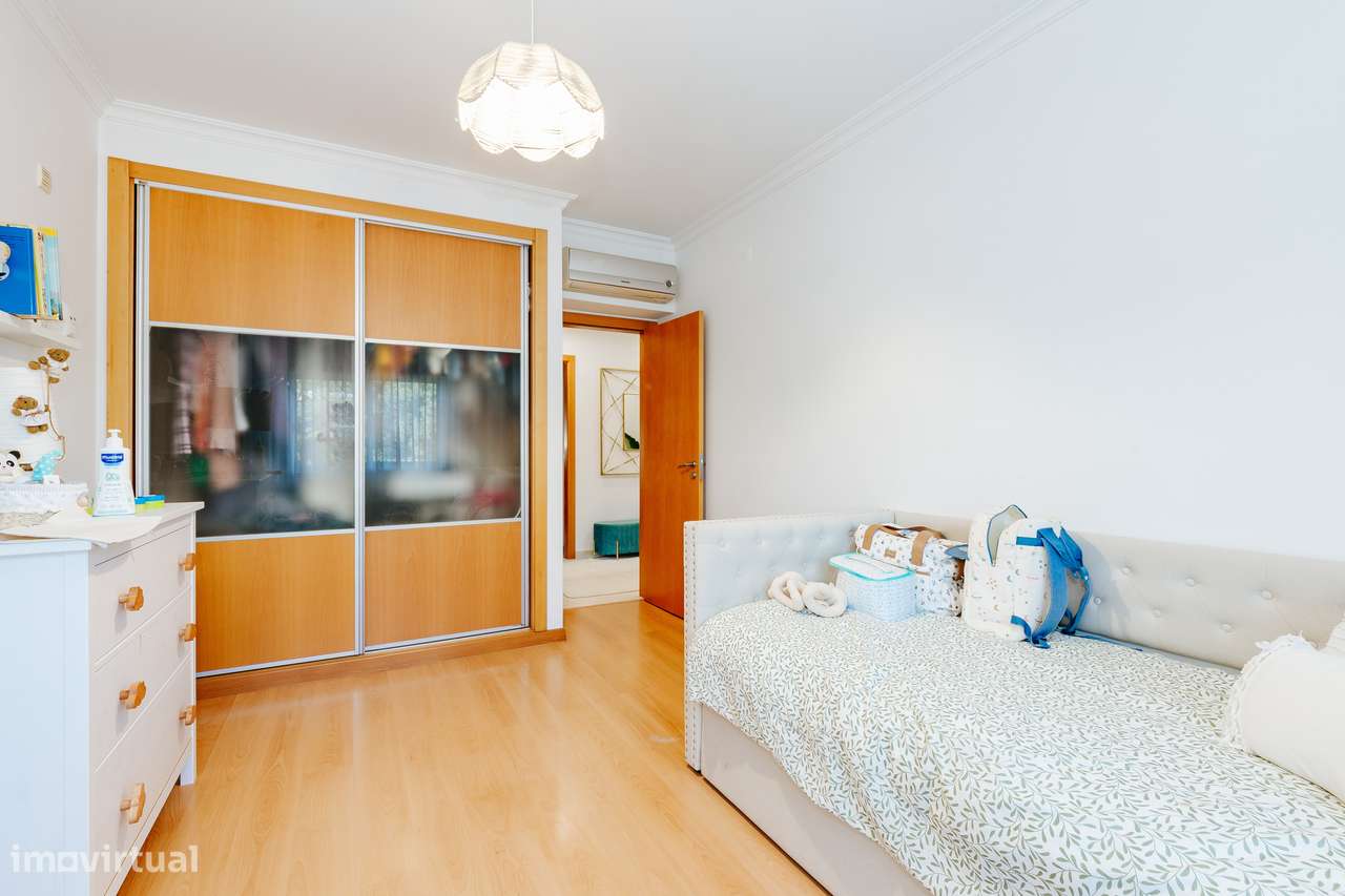 Apartamento de 4 assoalhadas em zona de excelência no Montijo-13