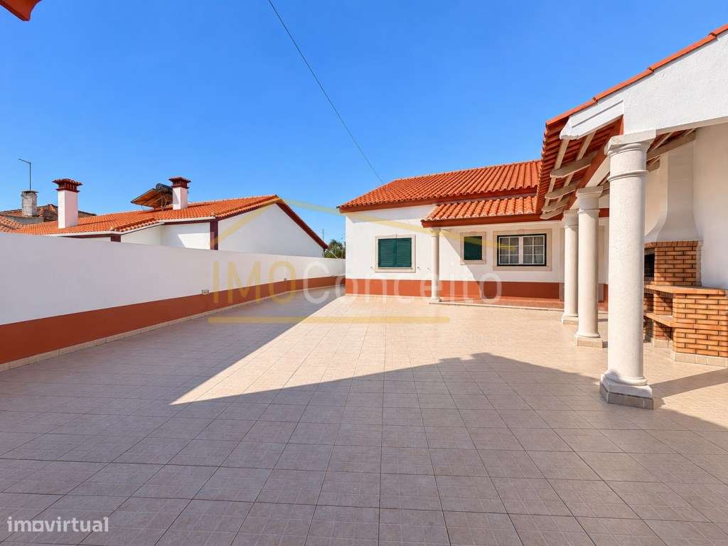 MORADIA T3 COM 2 ANEXOS| PISCINA| EXCELENTE LOCALIZAÇÃO E POTENCIAL...-22