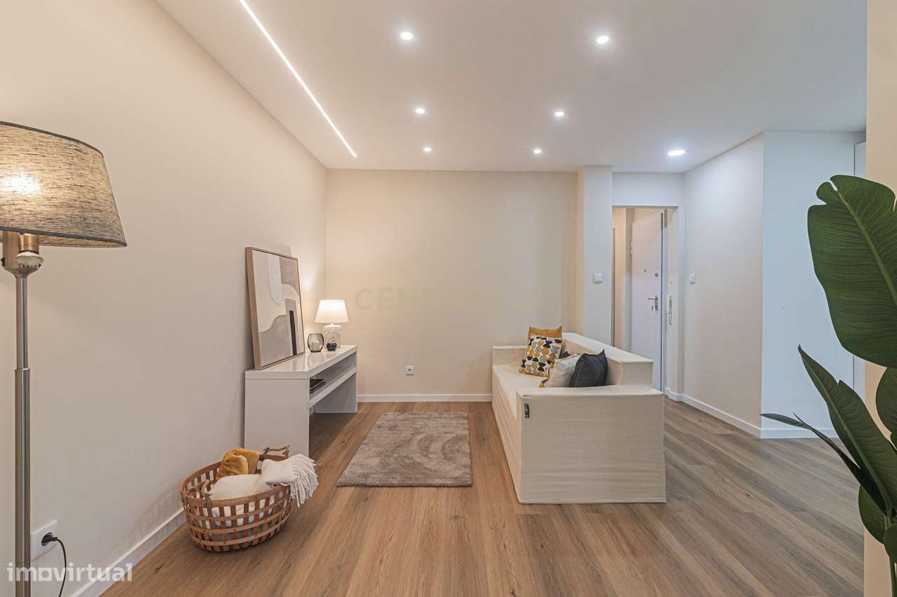 ✨ T2 Totalmente Remodelado com Terraço ✨ - Grande imagem: 2/37