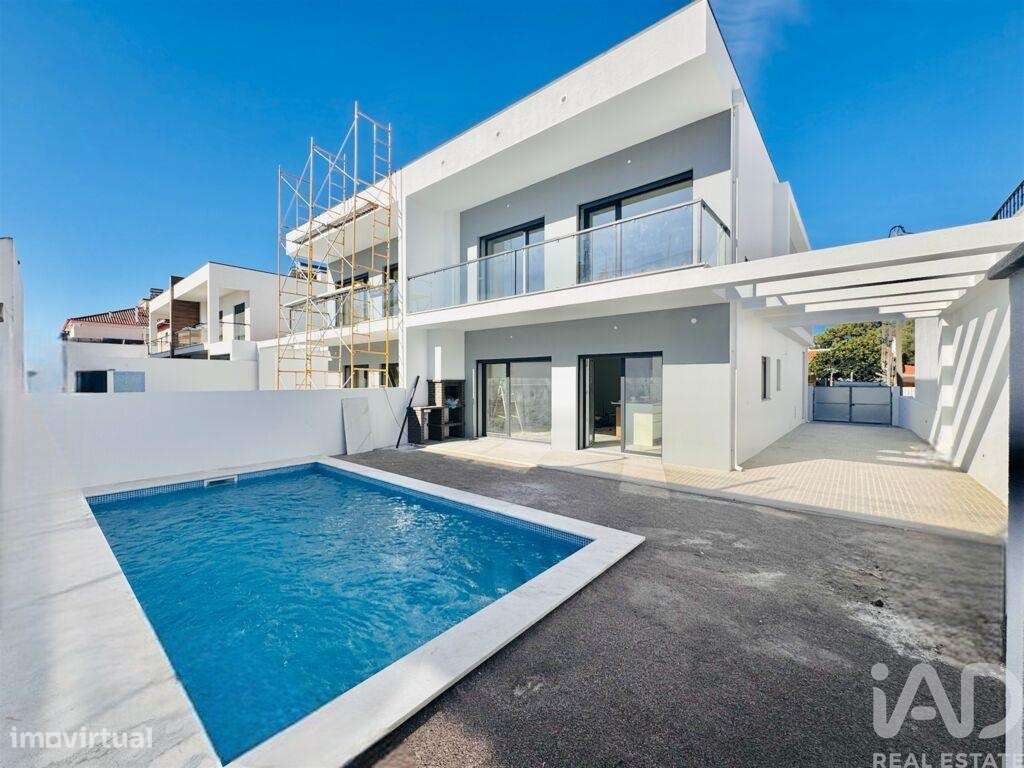 Casa / Villa T4 em Fernão Ferro de 200,00 m2 - Grande imagem: 2/17