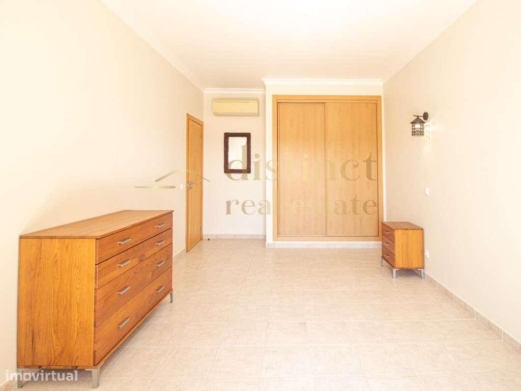 FANTÁSTICA/MORADIA EM BANDA/COM 4 QUARTOS/JARDIM & PISCINA/A APENAS...-23