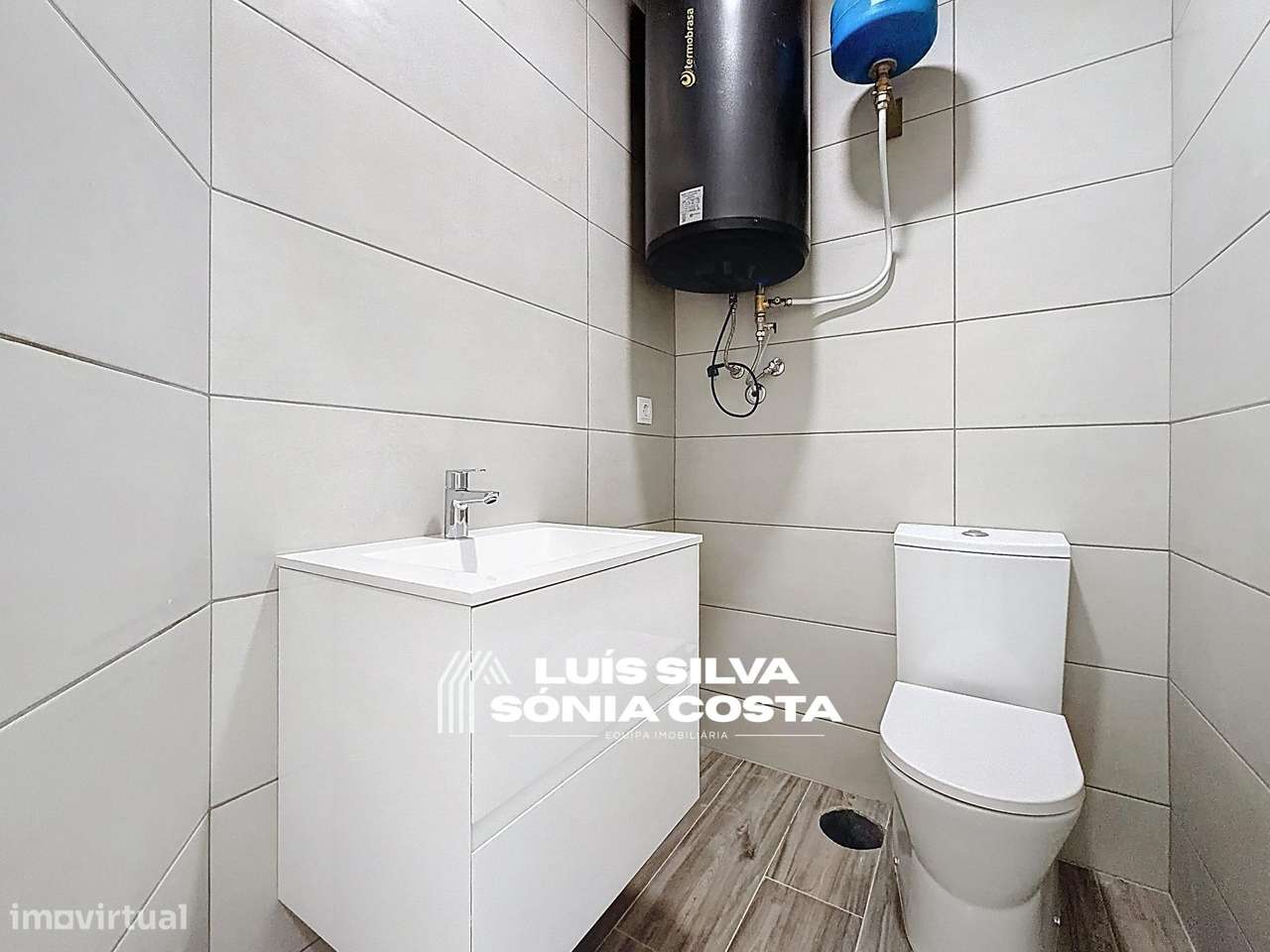 Apartamento T4 Totalmente Remodelado com 2 Varandas e Elevador –...-27