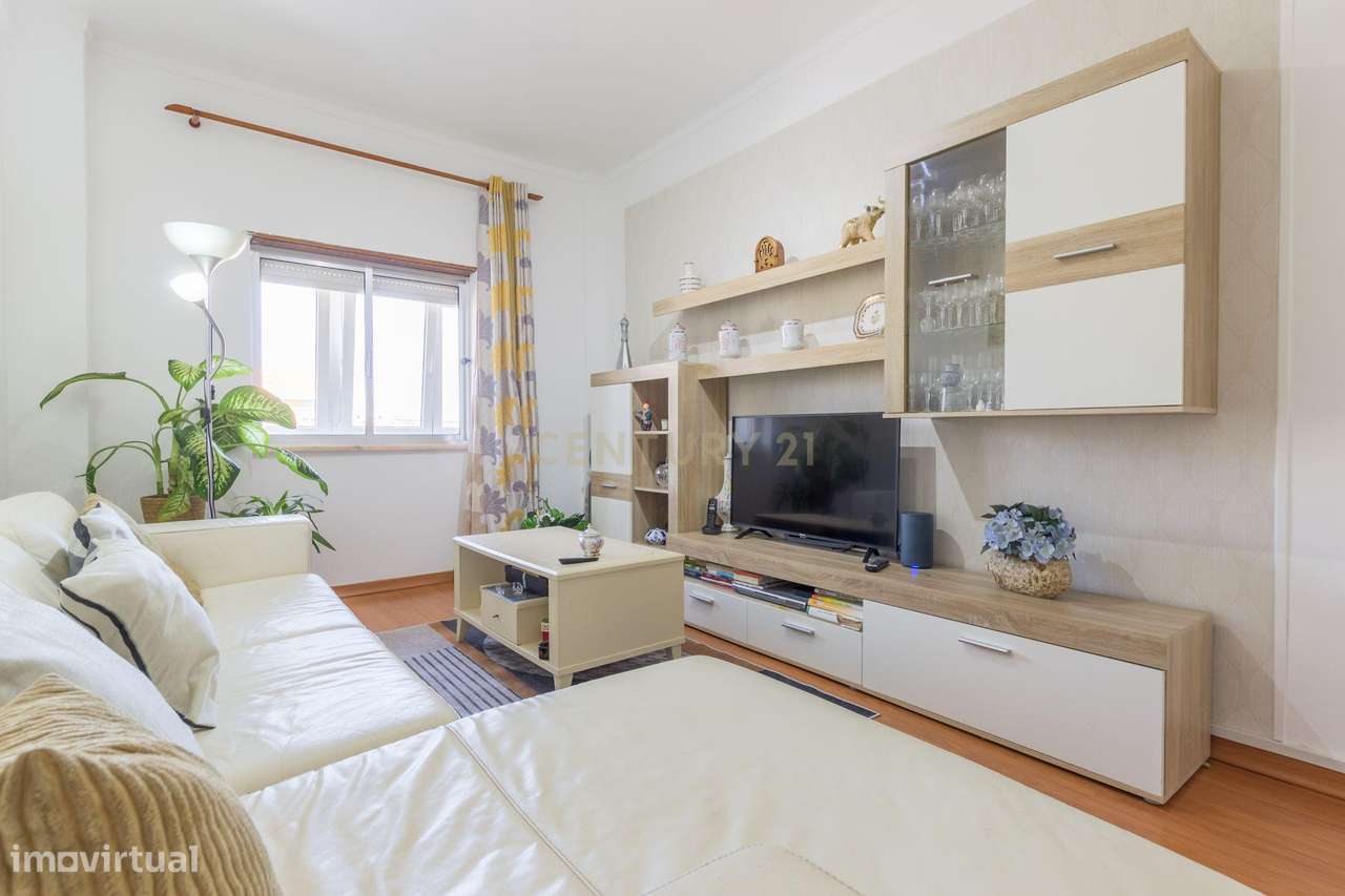 Apartamento T2 Renovado com Vista para o Rio em Lavradio - Grande imagem: 5/17