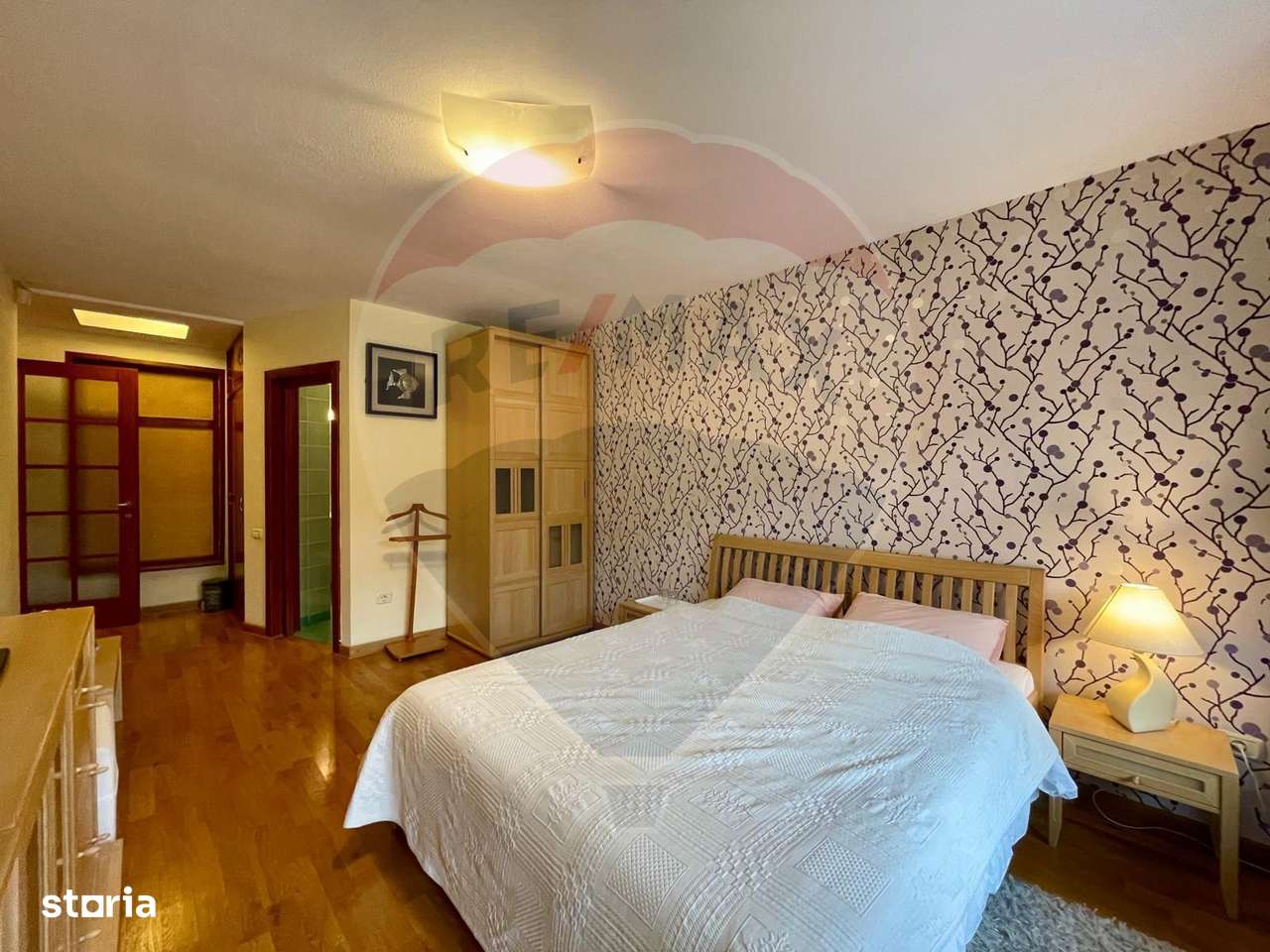 Apartament cu 3 camere de vânzare în zona Schei-9