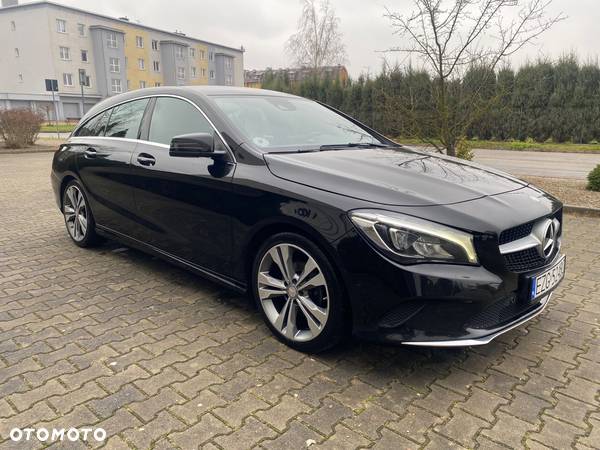 Mercedes-Benz CLA Shooting Brake 200 AMG Line - 16