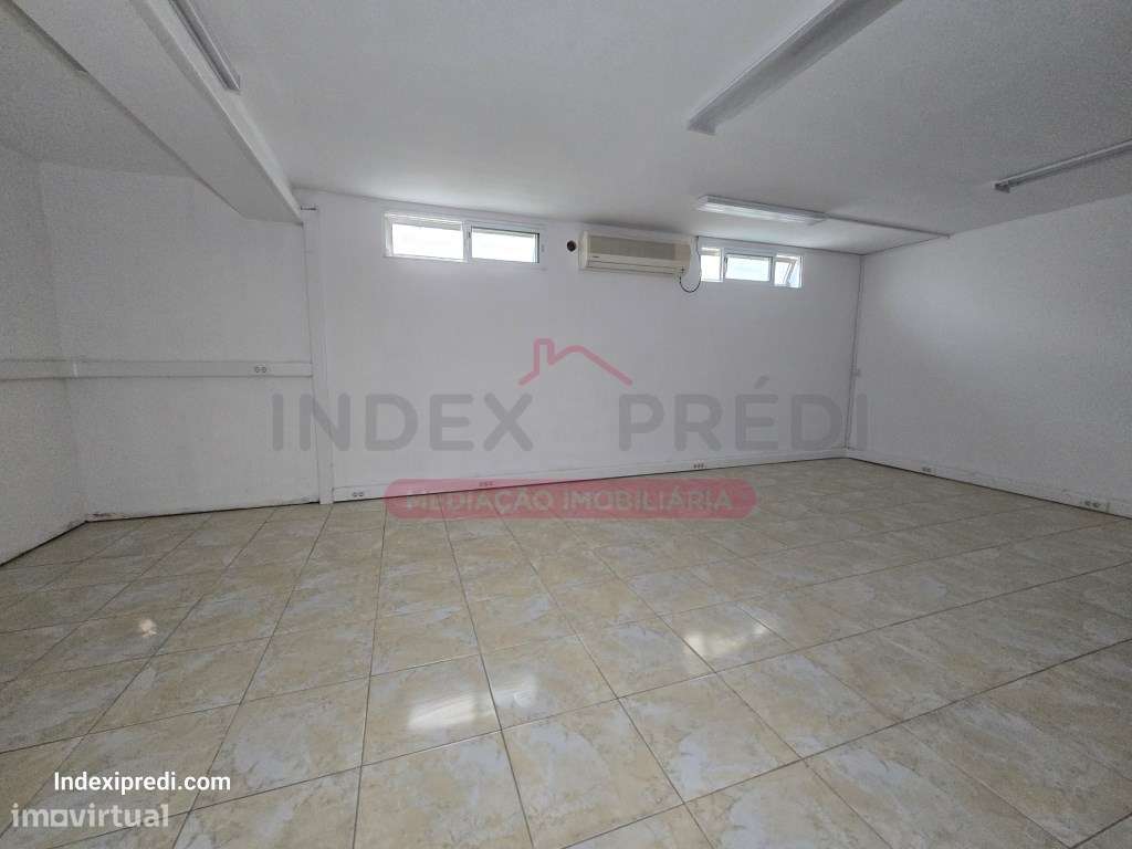 Investidores - Excelente loja com muita luz natural. - Arrendado-27