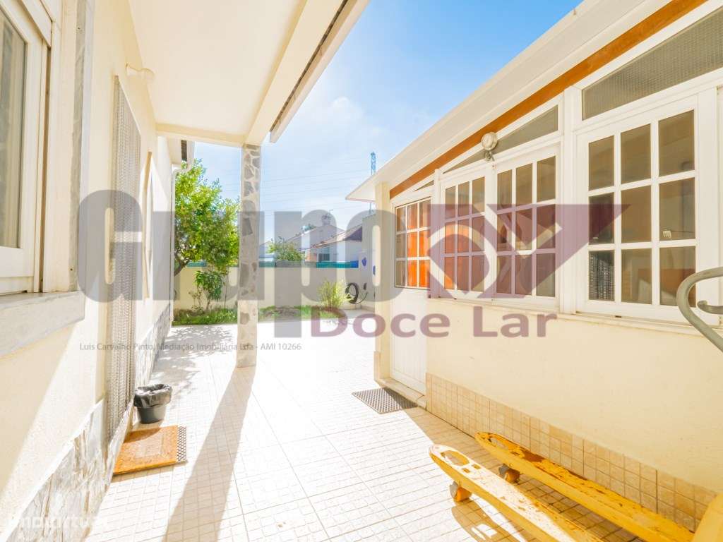 Moradia Isolada T5 com Garagem e anexo em Quinta do Conde-10