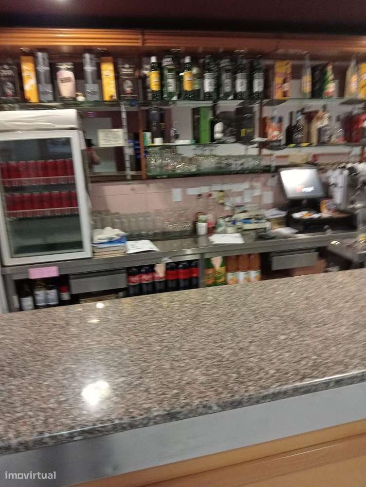 GRANDE OPORTUNIDADE ! TRESPASE DE CAFE EM GAIA-8