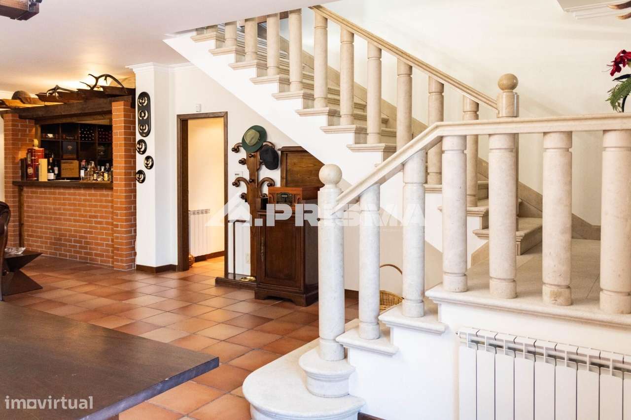 Moradia T5 para Venda em C. Branco-50