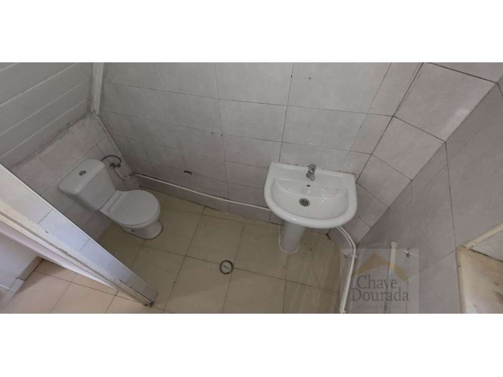 Prédio na Baixa de Coimbra com 3 T1´s-12