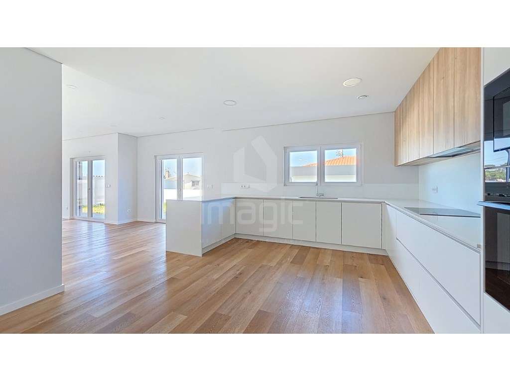 MORADIA T4 TÉRREA NOVA em SANTO ISIDORO - Grande imagem: 5/29