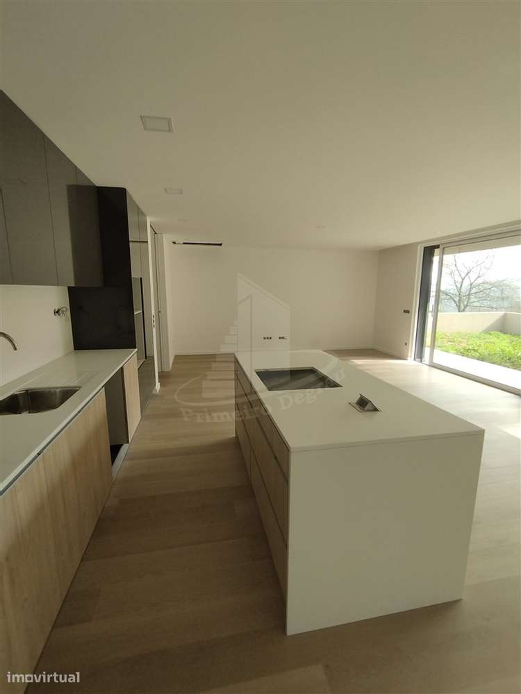 Moradia de 2 pisos com vistas fabulosas-9