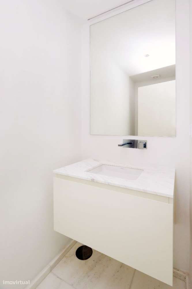 Apartamento T3 com 177m2 no edifício Varino 04-18