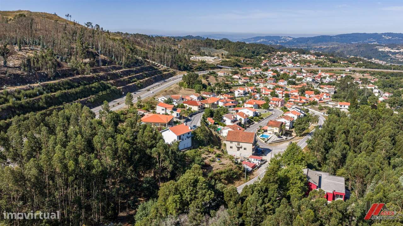 MORADIA INDIVIDUAL T2 COM GARAGEM , TERRENO E VISTAS  FANTÁSTICAS!-4