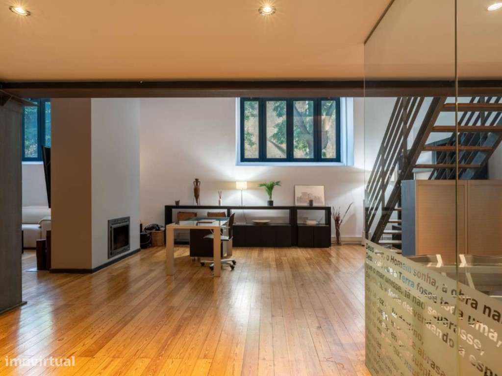 Loft T1 Com Mezanino Garagem E Arrecadacao Na Avenida 24 De Julho