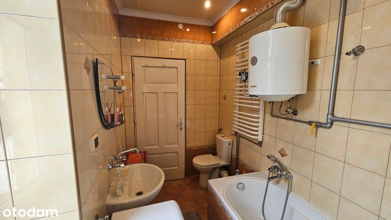 Budynek mieszkalny wraz zabudowaniami gospodarczymi-7