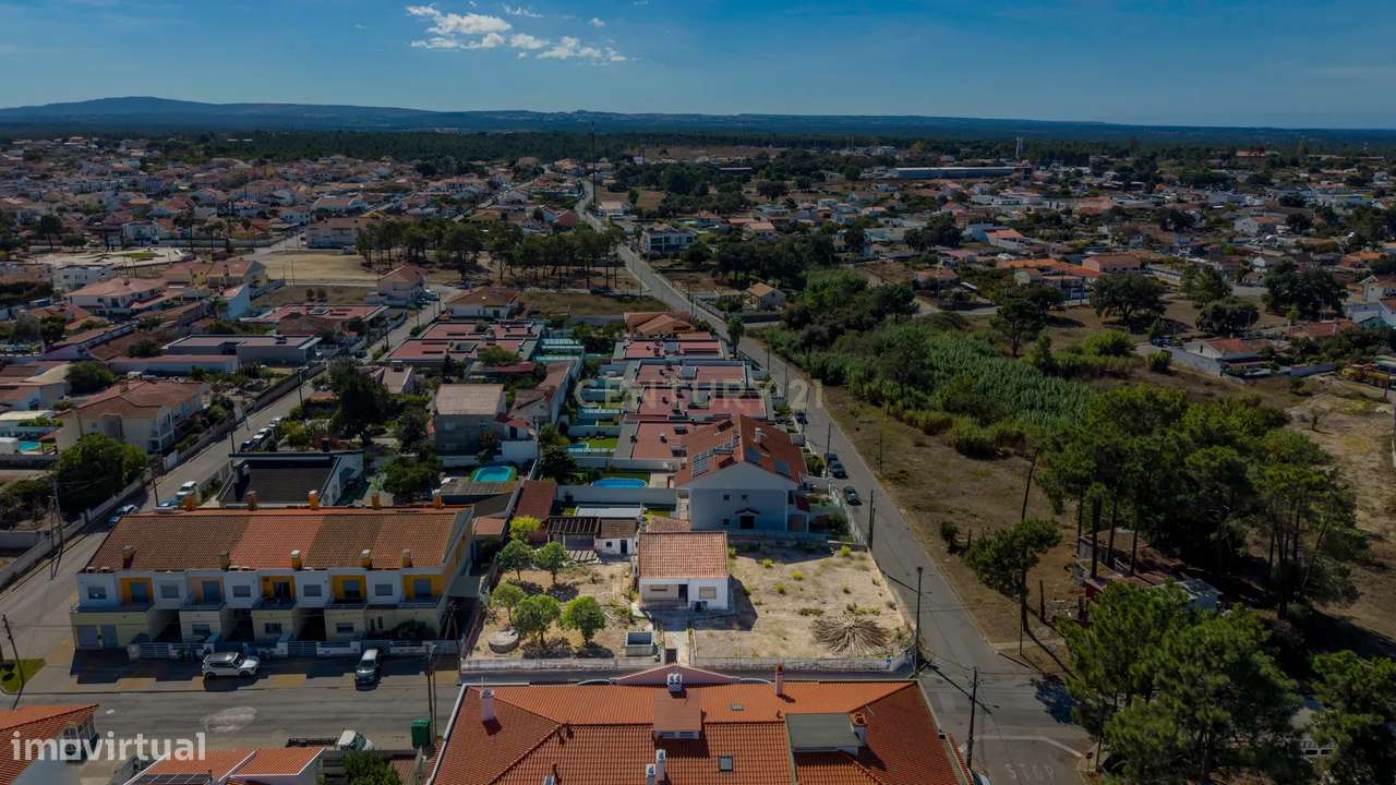 Moradia Isolada com Terreno de 1041 m² – Um Mundo de Possibilidades!-2