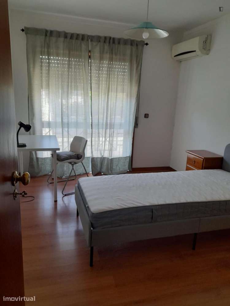 Quarto - localizado em Guimaraes - Grande imagem: 4/10
