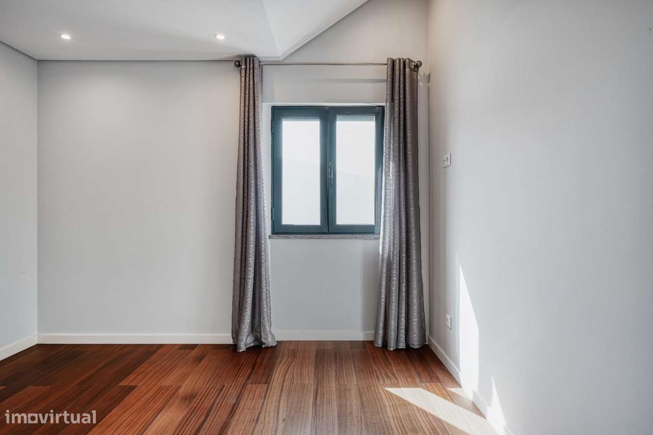 Apartamento de Luxo no Coração de Cascais | Rooftop com Vista Mar-20