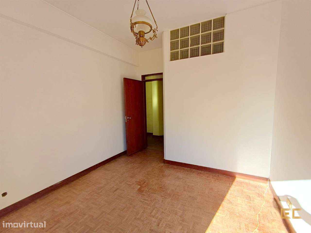 Apartamento T3 com Garagem - Abadias!-14