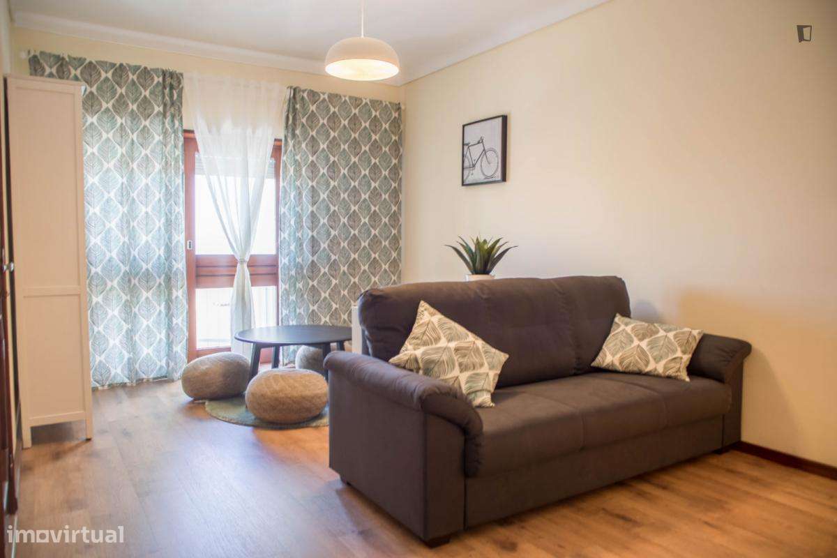 Quarto - localizado em Paranhos Porto - Grande imagem: 4/9