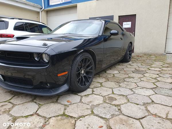 Dodge Challenger - 4