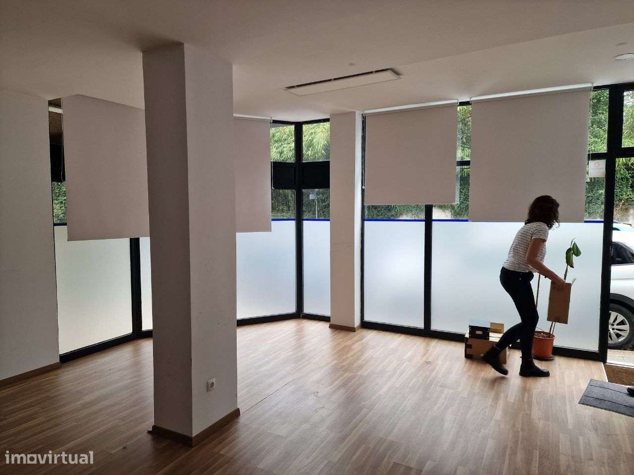 Loja com 223m2 junto á Av. da Boavista Porto-0