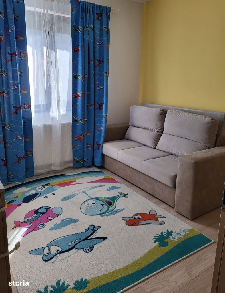 Vand apartament cu 3 camere si boxa