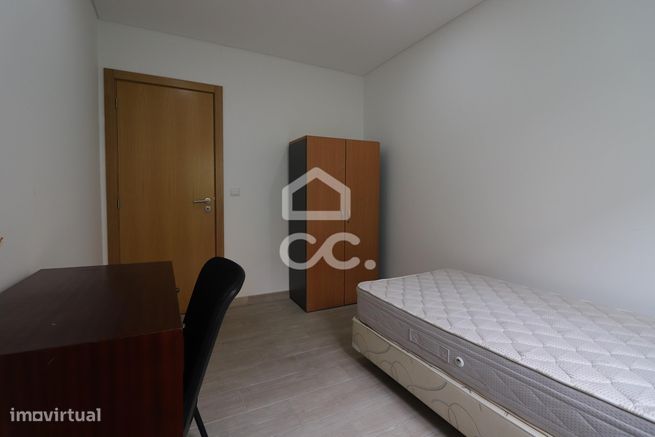 Apartamento T3 com terraço e arrumos em Eiras.-10