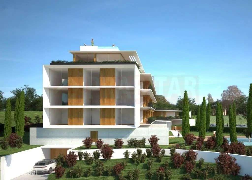 Em Santa Clara, T1 em Condomínio Fechado com Piscina e Jardim-3