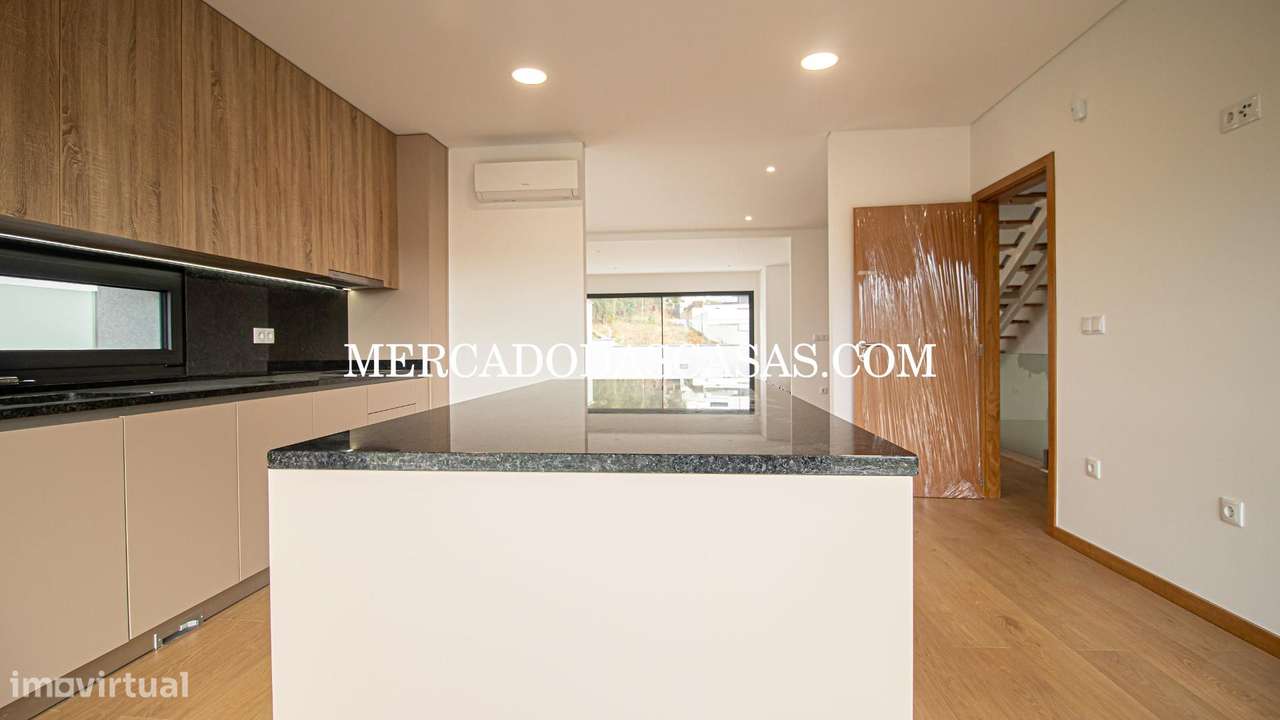 Moradia T3 em Lobão, muita luz e amplitude-3