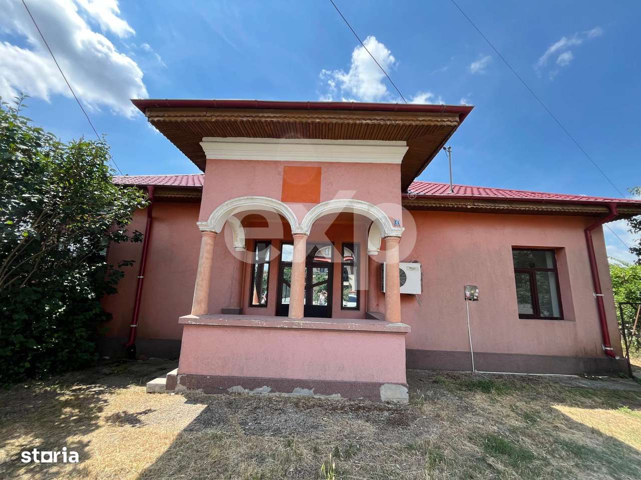 Casa in centrul comunei Corbii Mari | Ideala pentru birouri, cabinet s-0
