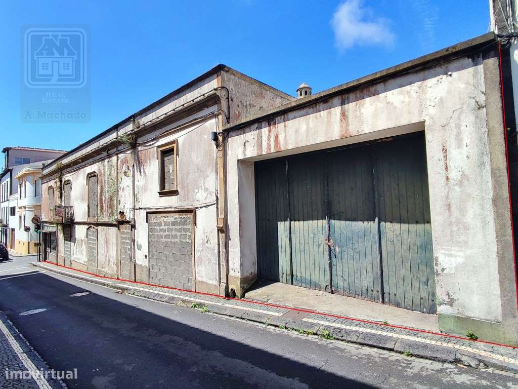 AMPLO EDIFÍCIO - MORADIA para VENDA no centro histórico de Ponta De...-4